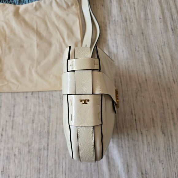 Tory Burch Gemini Cream Patent Leather Crossbody Bag with Gold Accents - Picture 4 of 7